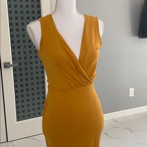 2/$30 💫Gorgeous Golden Yellow  midi Dress 💫